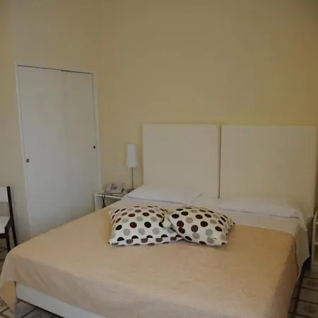 Via Capo 招待所 索伦托